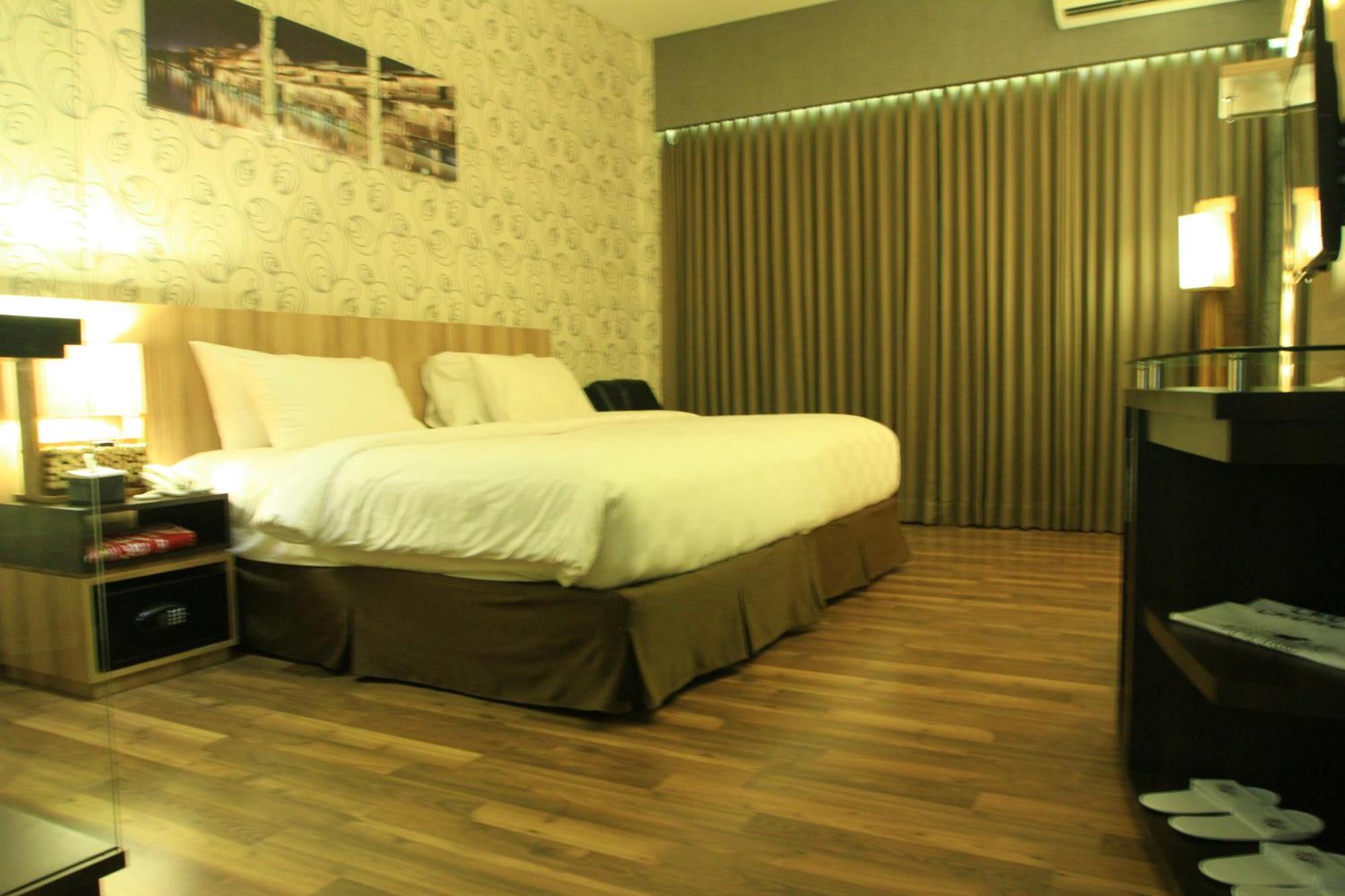 Oxville Hotel Padang  Pokoj fotografie